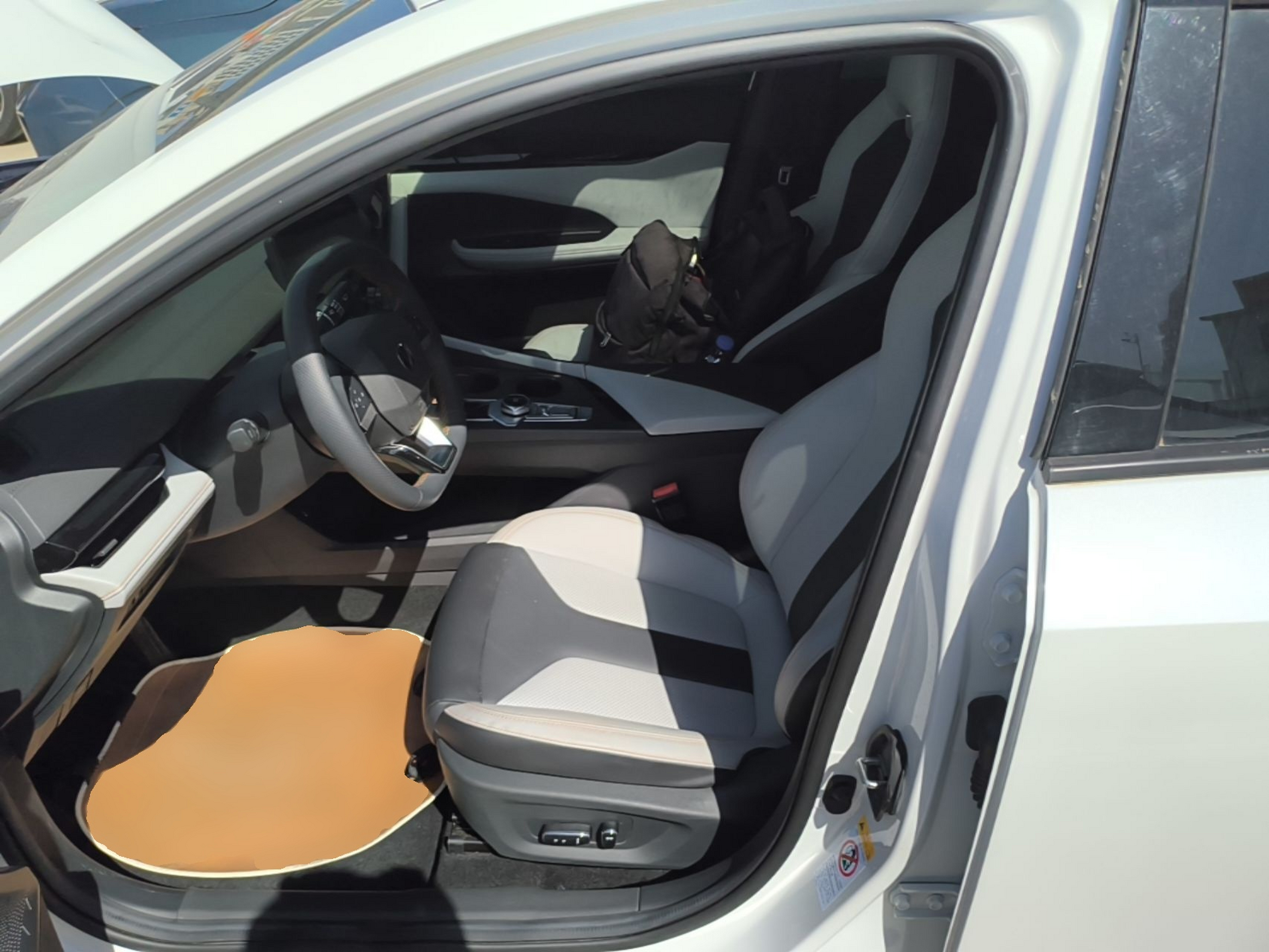 Переднее сиденье в автомобиле