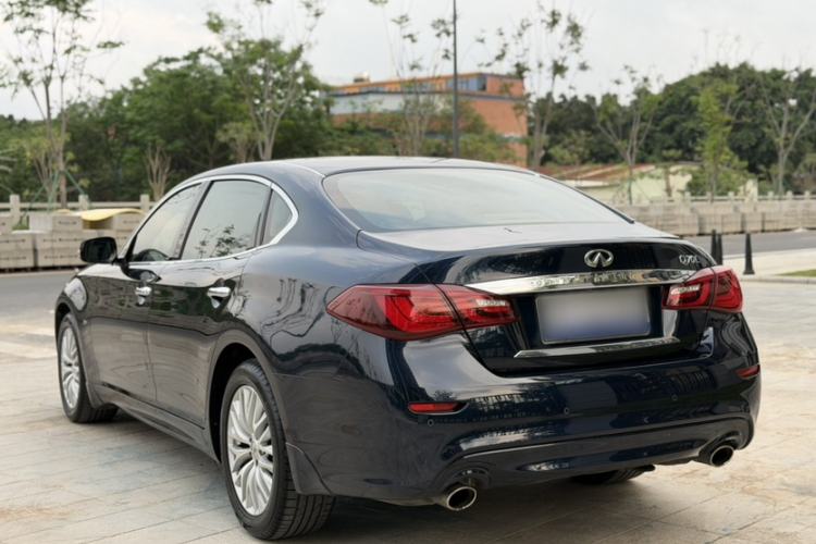 Used Infiniti Q70 2015 Q70L 2.5L Enjoyment Edition Exterior 1