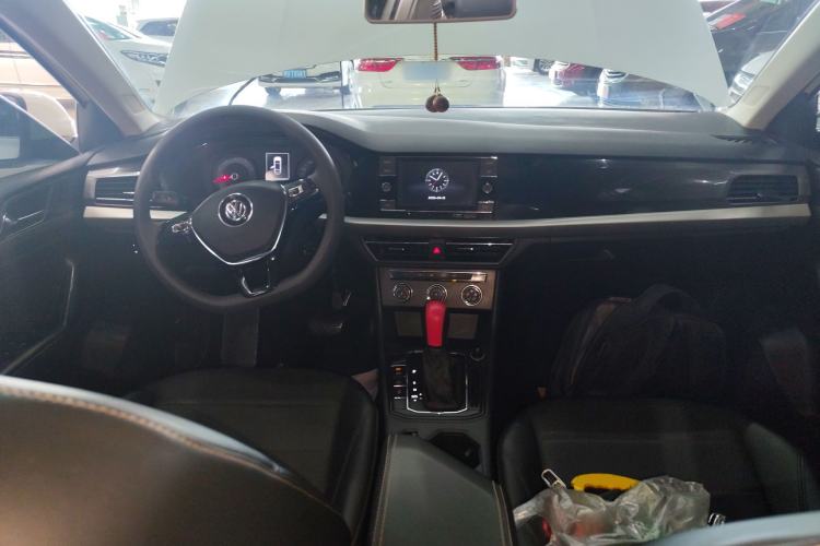 Used Volkswagen Lavida 2019 1.5L Automatic Comfort Edition China VI Standard Center Console