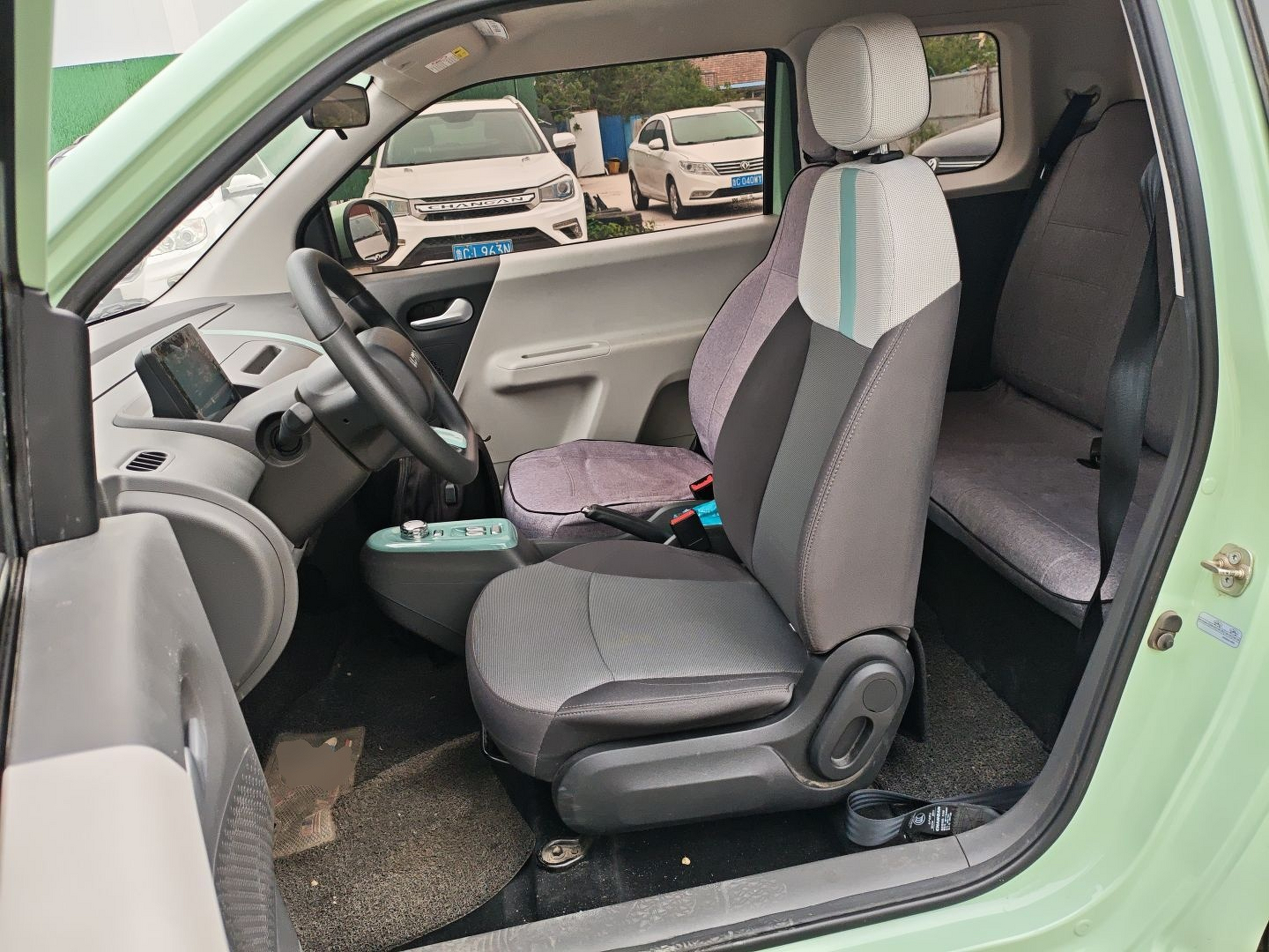 Переднее сиденье в автомобиле