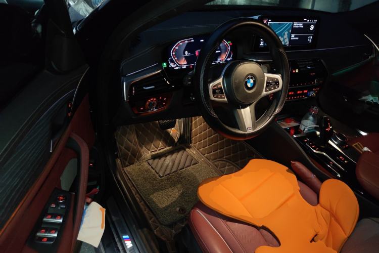 Used BMW 5 Series 2021 Facelifted 530Li Leading Edition M Sport Package Driver Seat