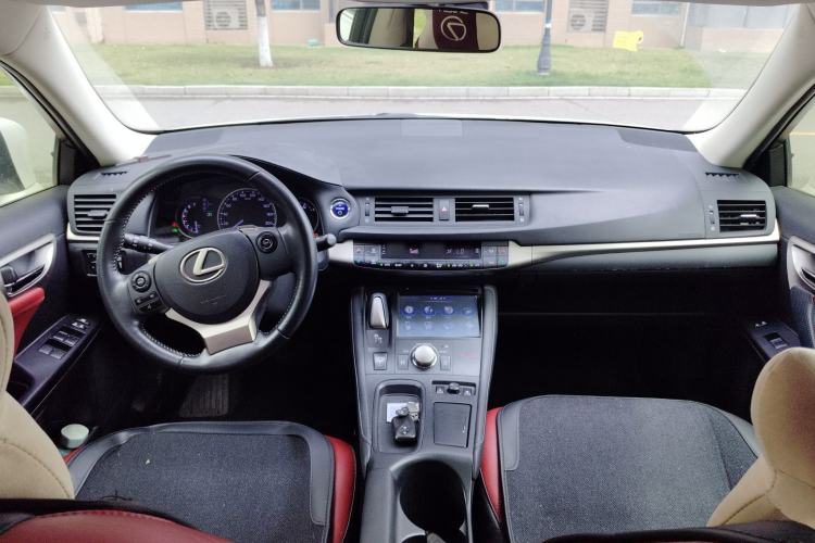 Used Lexus CT 2014 CT200h Elite Edition Monochrome Center Console
