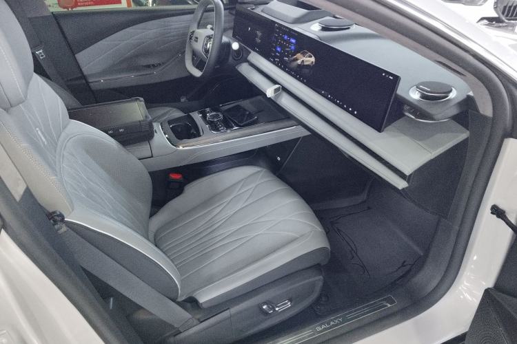 Used Geely Galaxy E8 2025 700 km Long-Range Intelligent Driving Version