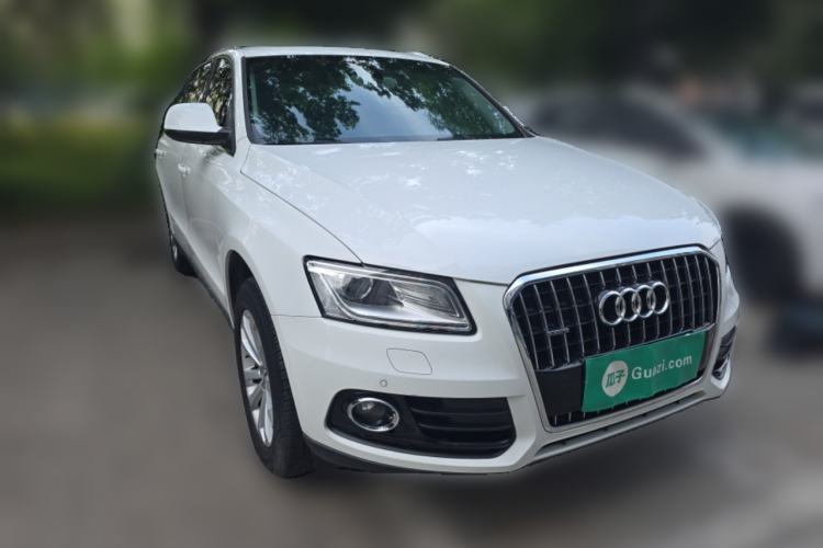 Used Audi Q5 2015 40 TFSI Technology Edition Front Right 45 Deg