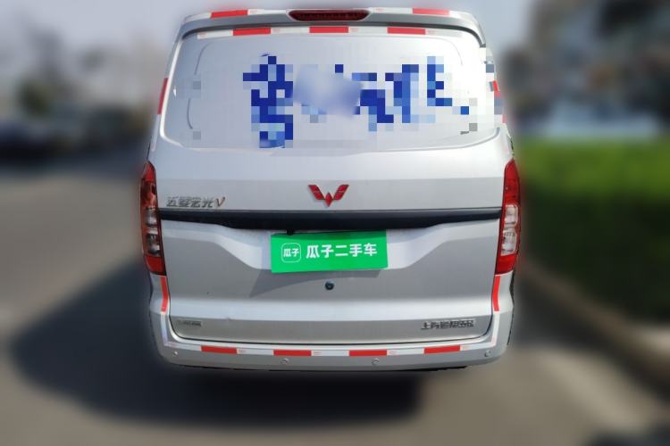 Used Wuling Hongguang V 2022 1.5L Jingqu Edition Enclosed-Window Vehicle with Hydraulic Power Steering LAR
