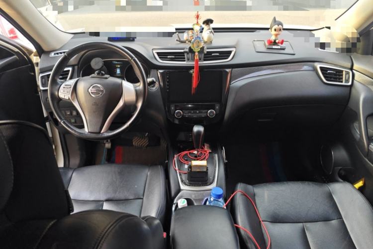 Used Nissan X-Trail 2014 2.5L CVT Luxury Edition 4WD Center Console