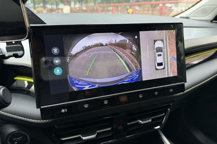 Used Roewe i5 2021 Revised Version 1.5L CVT Diamond Edition Interior 9