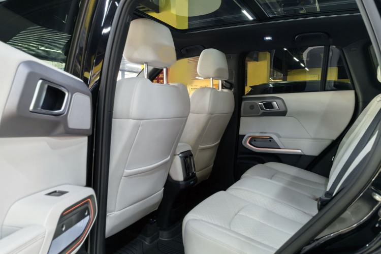 Used Formula Leopard Titanium 3 2025 501 km All-Wheel Drive Intelligent Driving Max Edition
