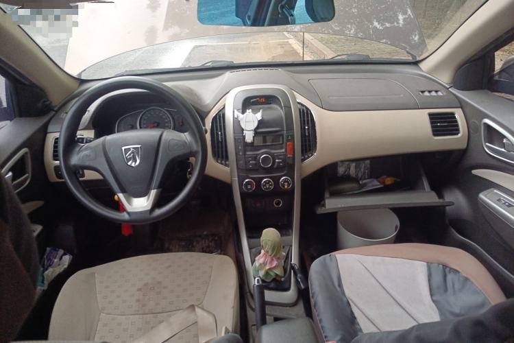 Used Baojun 630 2013 1.5L manual standard version