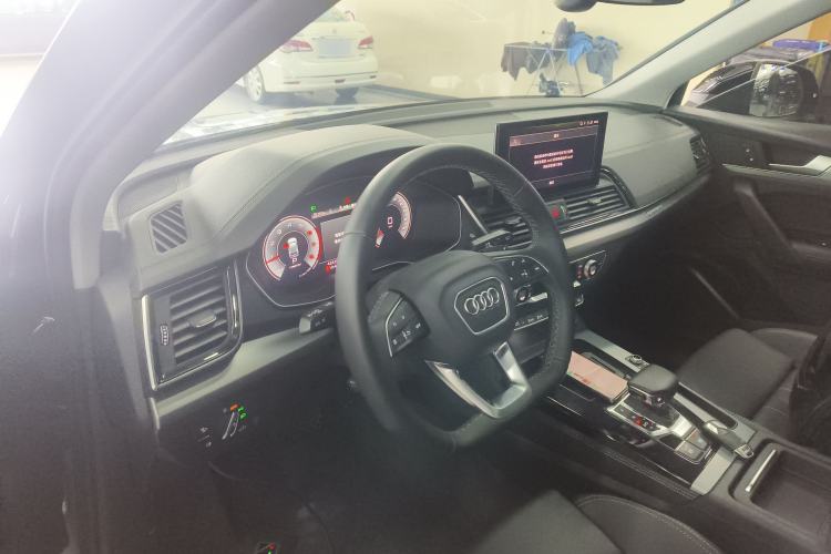 Used Audi Q5L 2022 40T Fashionable and Dynamic Model Center Console