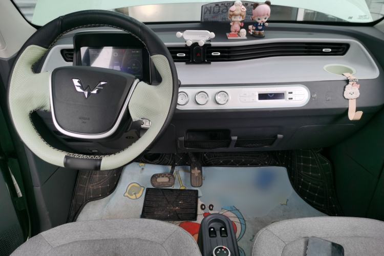 Used Wuling Hongguang MINIEV 2021 Macaron Premium Model – Lithium Iron Phosphate Center Console