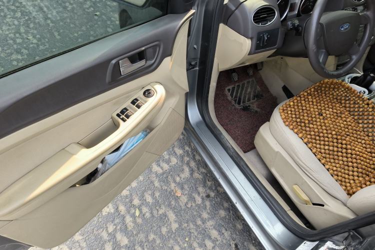 Used Ford Focus 2012 Sedan Classic 1.8L Manual Base Model