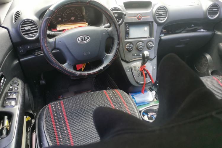 Used Kia Carens 2011 2.0L 7-Seater Automatic Comfort Edition Center Console