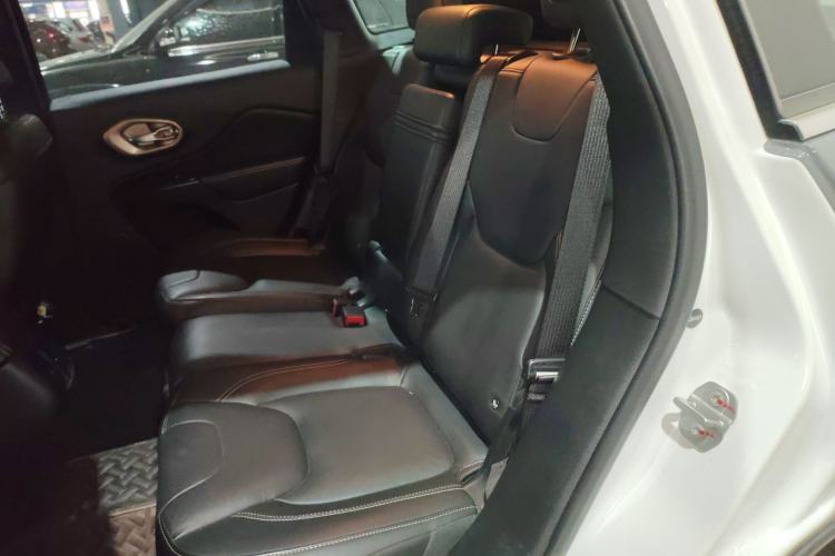 Used Jeep Cherokee 2017 2.0L Superior Edition
