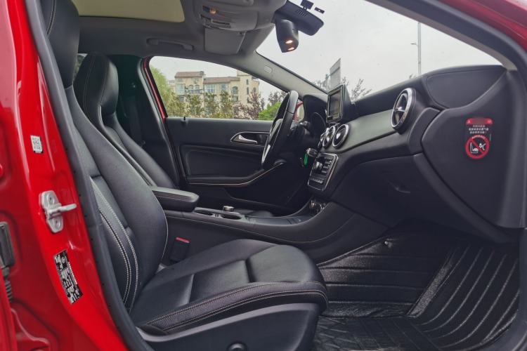 Used Mercedes-Benz GLA 2015 GLA 220 4MATIC Luxury Model Right Front Seat