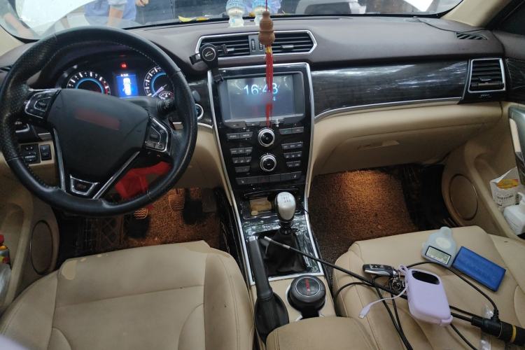 Used Haval H2 2014 1.5T Manual Two-Wheel Drive Elite Edition Center Console