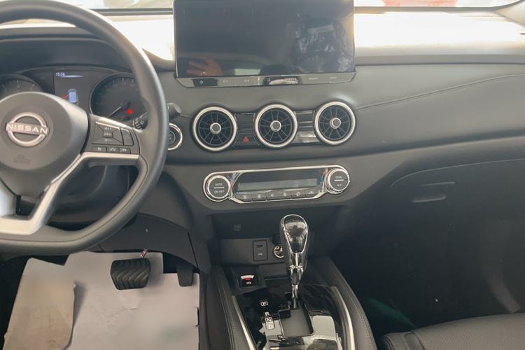 Used Nissan X-Trail 2025 Honor 2.0L Two-Wheel Drive Genuine Edition Interior 3