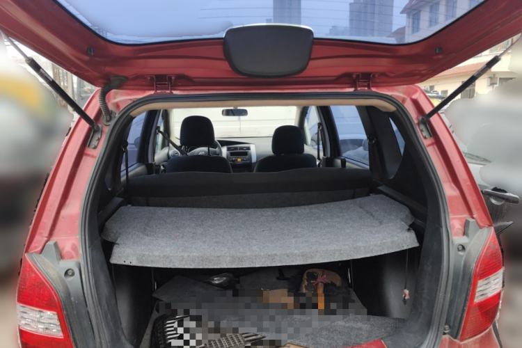 Used Nissan Livina 2010 Jingyue Edition 1.6L Automatic All-in-One Model Trunk