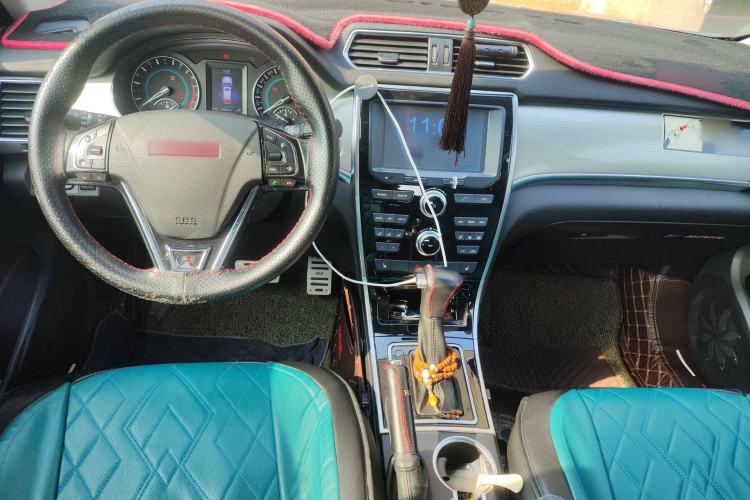 Used Haval H2 2015 1.5T Automatic Two-Wheel Drive Elite Edition Center Console