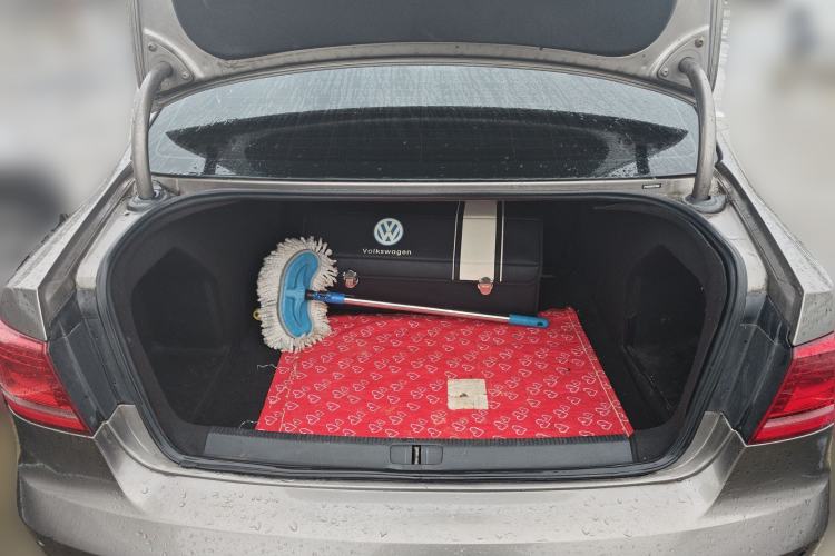 Used Volkswagen Magotan 2015 1.8TSI Advanced Model Trunk