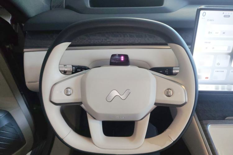 Used ONVO Luxeed L90 2025 Model—Max Six-Seater Version Steering Wheel