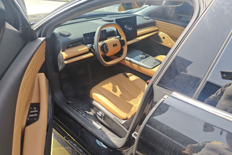 Used Geely Galaxy 8 2025 130km EM-i Deluxe Edition
