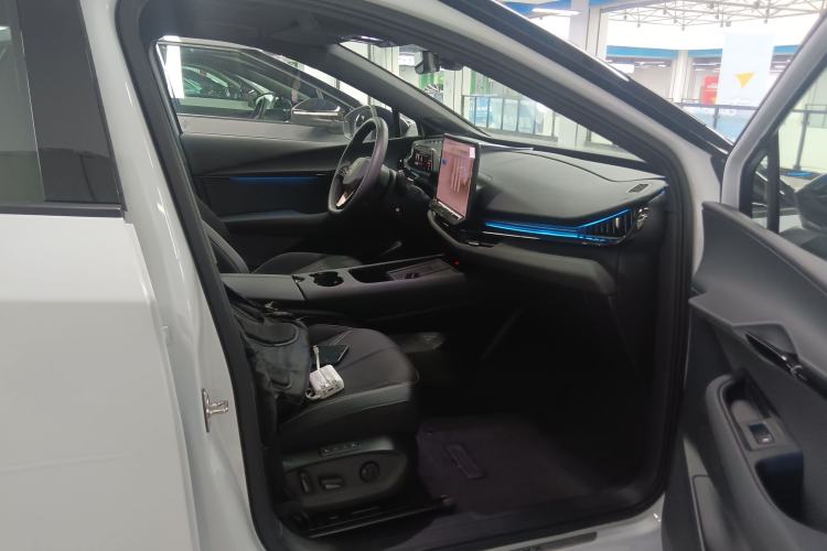 Used Volkswagen ID.UNYX 2024 Pro Long-Range Version Right Front Seat