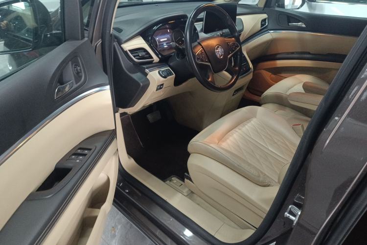 Used Buick GL8 2023 Facelifted Land Cruiser Executive Luxury Version
