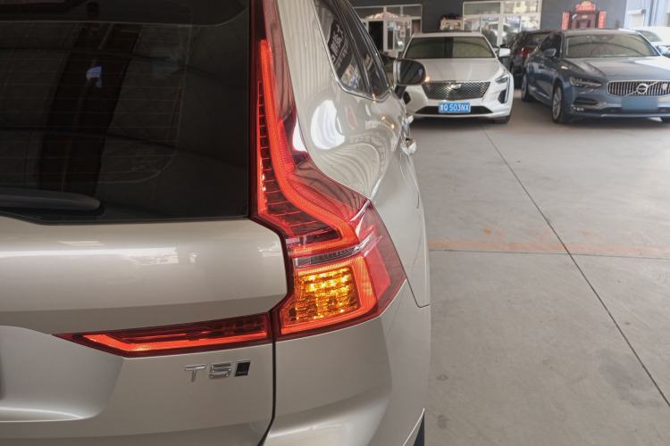 Used Volvo XC60 2019 T5 4x4 Smart Edition China VI Standard