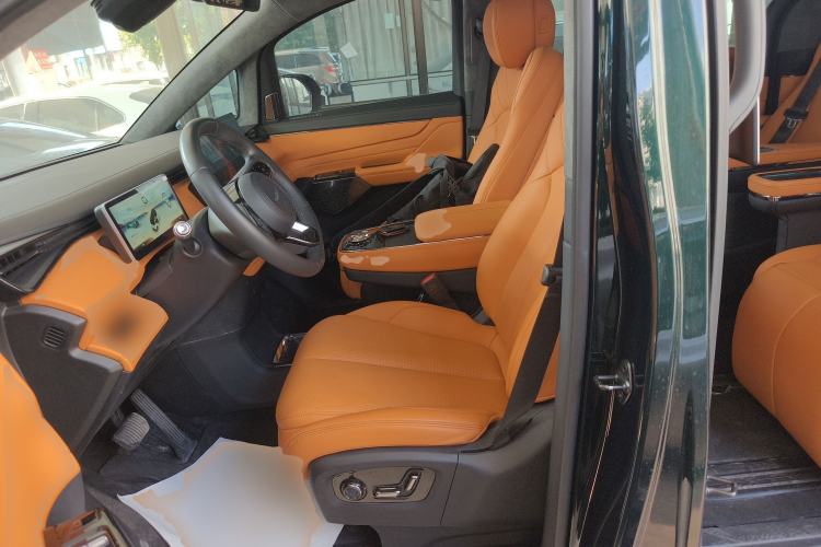 Used Geely Galaxy LEVC L380 2024 140-Degree 6-Seater All-Wheel-Drive Ultra Left Front Seat