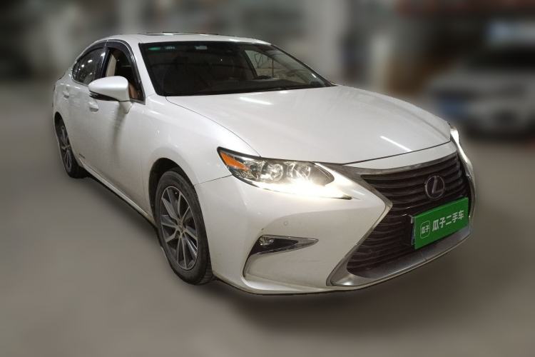 Used Lexus ES 2015 300h Luxury Edition
