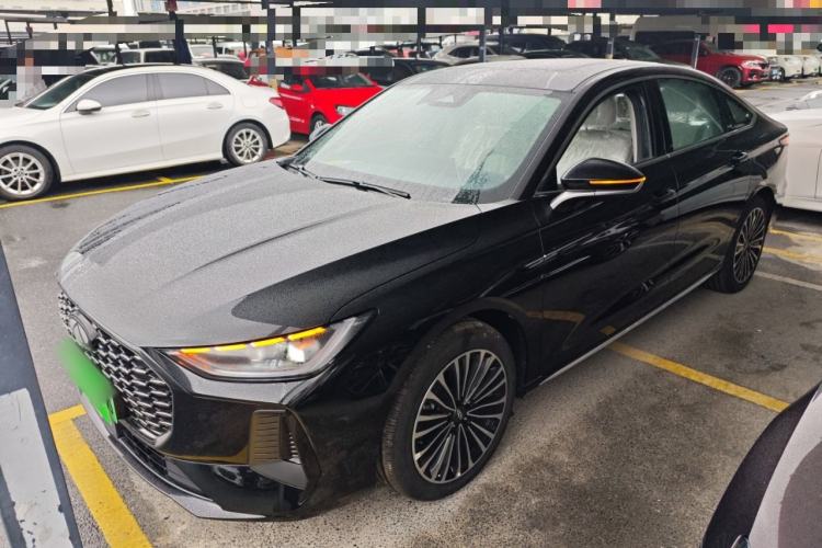 Used Chery Fengyun A8L 2025 1.5 TGDI 145 km Luxury Version