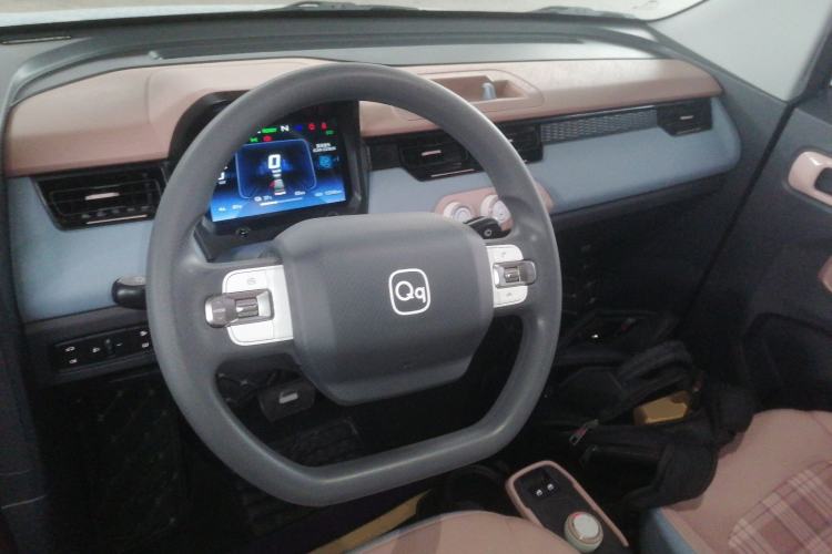 Used Chery QQ Ice Cream 2022 170km Sundae Phosphate Lithium-Ion Center Console
