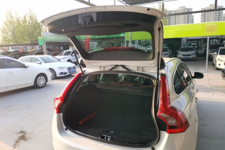 Used Volvo V60 2015 T5 Zhiya Edition Trunk