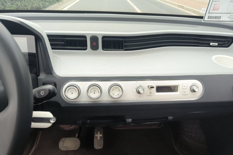 Used Wuling Hongguang MINIEV 2022 Macaron Premium Model – Lithium Iron Phosphate Audio And AC Panel