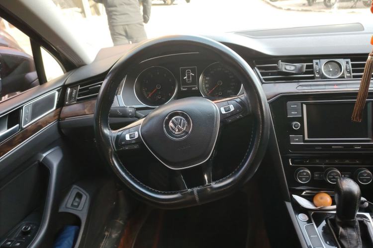 Used Volkswagen Magotan 2017 330TSI DSG Luxury Model Steering Wheel