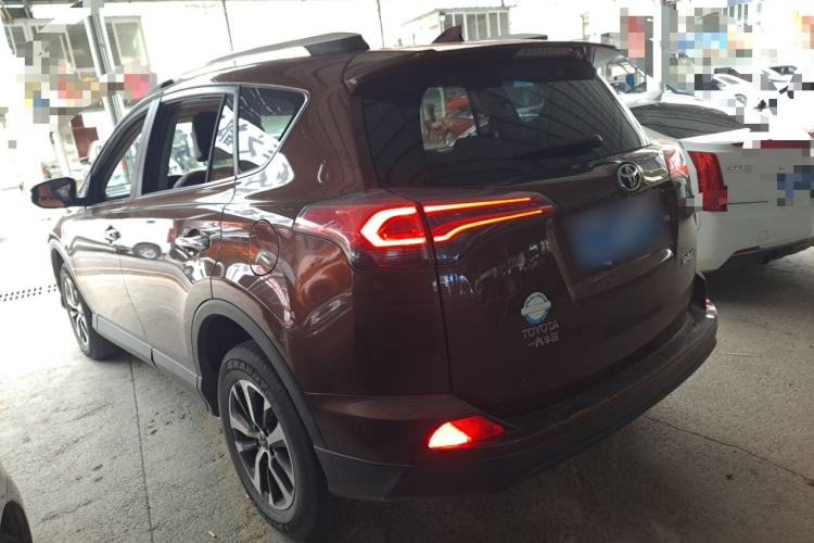 Used Toyota RAV4 2016 2.0L CVT Two-Wheel Drive Fashion Edition China V Standard
