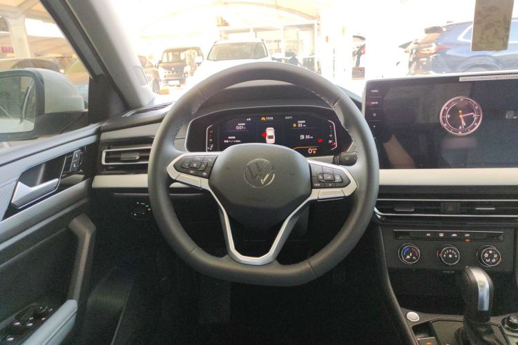 Used Volkswagen Lavida 2024 1.5L Automatic Starry Sky 5 Million Edition Steering Wheel