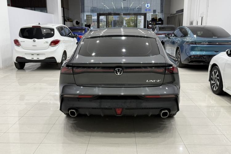 Used Changan UNI-V 2024 1.5T High-Energy Version
