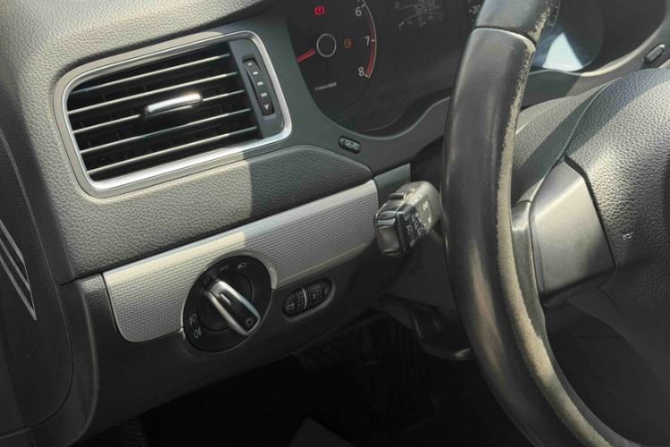 Used Volkswagen Sagitar 2014 Revised Version 1.6L Automatic Comfort Edition Interior 12