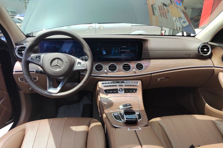 Used Mercedes-Benz E-Class 2018 Facelift E 300 L Luxury Edition Center Console