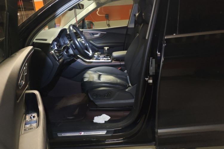 Used Audi Q7 2022 55 TFSI quattro S line Sport model Left Front Seat