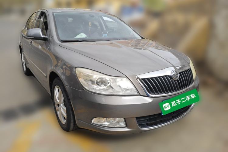 Used Skoda Octavia 2014 1.6L Automatic Yijun Edition Front Right 45 Deg