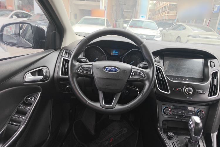 Used Ford Focus 2015 Sedan 1.6L Automatic Trend Model Steering Wheel