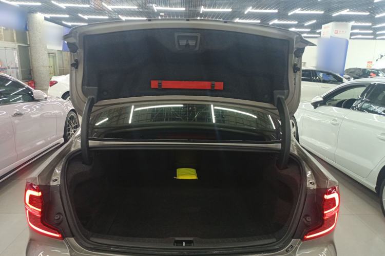 Used Volvo S60 2022 B4 Zhiyi Luxury Edition
