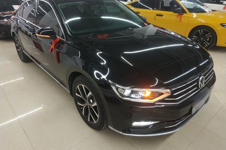 Used Volkswagen Magotan 2020 280TSI DSG Comfort Edition Front Right 45 Deg