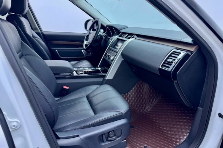 Used Land Rover Discovery 2017 3.0 SC V6 S Right Front Seat