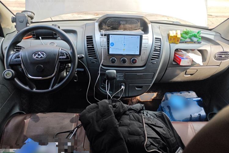 Used SAIC MAXUS Xintu V80 2017 2.5T AMT Aoyuntong National V Short Wheelbase Mid-Roof 5/6/10-Seater
