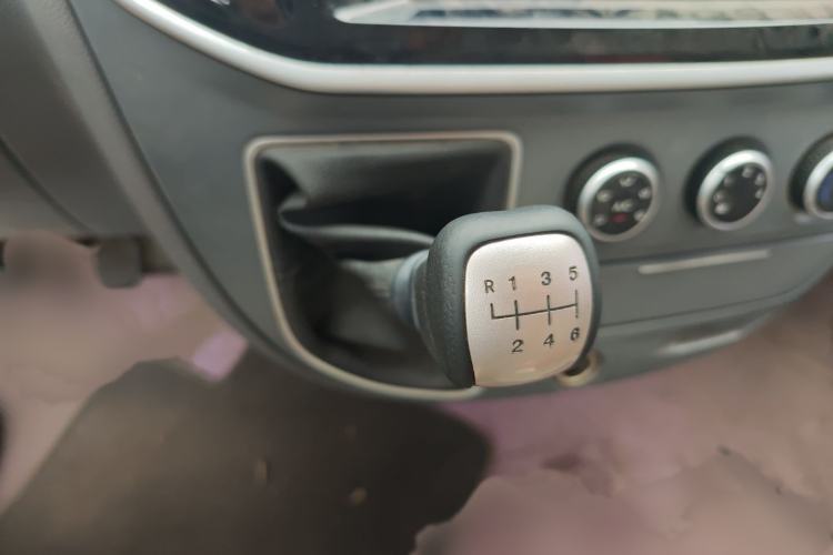 Used SAIC MAXUS Xintu V80 2021 2.0T Manual Classic City Delivery King Short Wheelbase Ultra-Low Roof 3-Seater