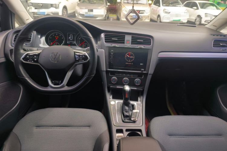 Used Volkswagen Golf 2020 Zhiai Edition 280TSI DSG Comfort Model Center Console